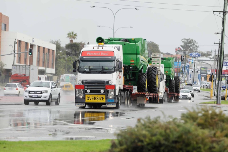 Oversize load being trucked through the Link WA freight corridor
